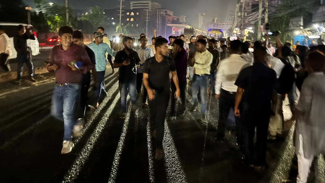 হাসনাত আব্দুল্লাহর গাড়িতে হামলার প্রতিবাদে গাজীপুরে ছাত্র-জনতার বিক্ষোভ