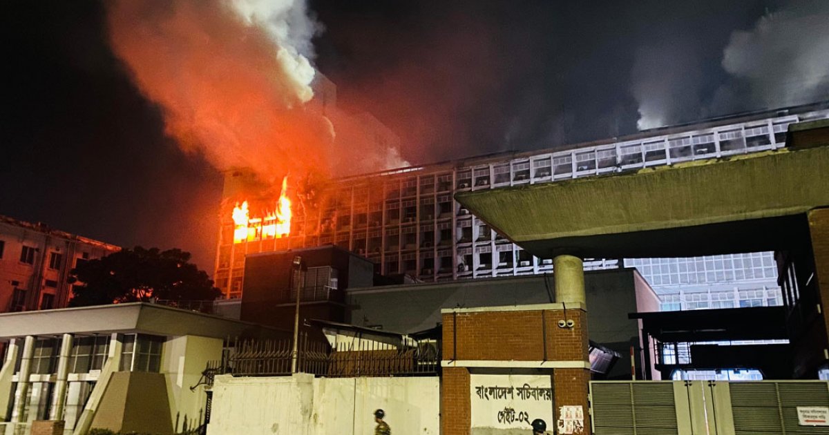 গভীর রাতে সচিবালয়ে আগুন, ৬ ঘণ্টা পর নিয়ন্ত্রণে