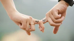 ঘুমের আগে সুখি দম্পতিরা যা করেন