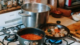 যেভাবে যত্ন নেবেন স্টিলের বাসনপত্রের!