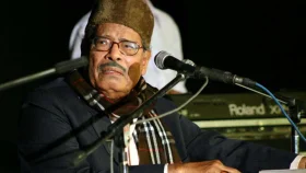 কফি হাউজ জমাট, শুধু নেই মান্না দে