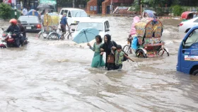 ঢাকার জলাবদ্ধতা: কোটি কোটি টাকা জলেই যাচ্ছে