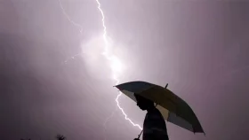 বজ্রপাত থেকে নিরাপদ থাকবেন যেভাবে