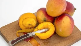 রূপচর্চায় আমের খোসা