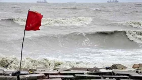 বিক্ষুব্ধ হয়ে উঠেছে সাগর