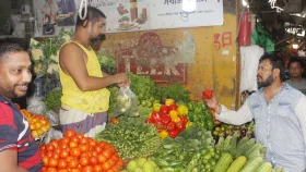 আজ থেকে কাঁচাবাজারেও নিষিদ্ধ পলিথিন ব্যাগ