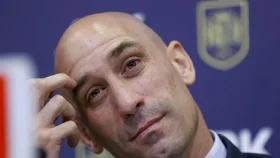 স্প্যানিশ ফুটবলের শীর্ষপদ থেকে সরে দাঁড়াতে নারাজ রুবিয়ালেস