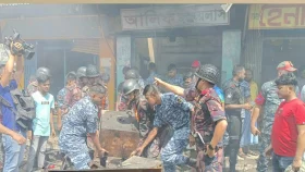 ফায়ার সার্ভিস: মোহাম্মদপুর কৃষি মার্কেটের আগুন নিয়ন্ত্রণে এসেছে