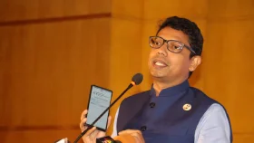 গুজব প্রতিরোধে মানুষকে সচেতন করতে ফেসবুকে সক্রিয় পলক