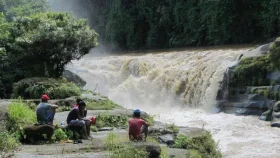 বান্দরবানের নাফাখুম জলপ্রপাত ভ্রমণ