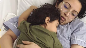 ফল খেয়ে ছেলেসহ হাসপাতালে পরীমণি