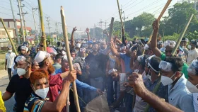 নারায়ণগঞ্জে অবরোধে ত্রিমুখী সংঘর্ষ, পুলিশসহ আহত ২৩