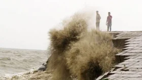 ঘূর্ণিঝড় মোকাবিলার প্রস্তুতি নেবেন যেভাবে