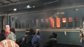 জয়পুরহাটে ট্রেনে আগুন