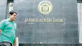 বাংলাদেশ ব্যাংকে পুরুষদের জিনস-গ্যাবার্ডিন, নারীদের ছোট হাতা-লেগিংস পরিধানে নিষেধাজ্ঞা
