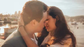 কিস ডে: যে কারণে চুমু জরুরি