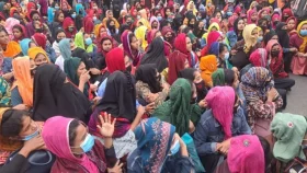 খানটেক্স ফ্যাশন কারখানার শ্রমিকদের বিক্ষোভ