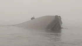 পাটুরিয়া-দৌলতদিয়া নৌপথে যানবাহনসহ ফেরিডুবি