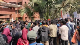 ক্যাম্পাসে ধর্ষণের অভিযোগ: বিক্ষোভে উত্তাল জাহাঙ্গীরনগর