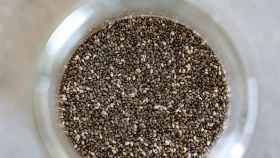 সাদা না কালো, কোন চিয়া বীজ বেশি পুষ্টিকর?
