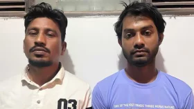 ‘বমি করে’ ছিনতাই, ভাগ পায় বাসের চালক-হেলপার