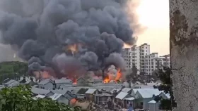 মহাখালীতে বস্তিতে আগুন