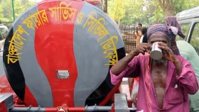 ফায়ার সার্ভিস আগুন নেভায়, গরমে পানিও খাওয়ায়