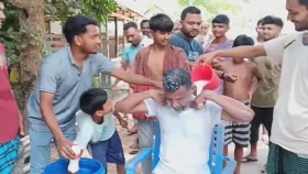 বরিশালে দুধ দিয়ে গোসল করে দল ছাড়লেন বিএনপি নেতা