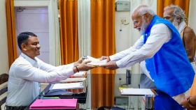 গাড়ি-বাড়ি-জমি নেই মোদির, আছে শুধু তিন কোটি রুপি