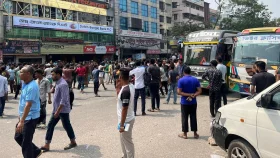 রামপুরায় অটোরিকশাচালকদের সড়ক অবরোধ, তীব্র যানজট