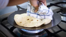 রুটি কেন ফোলে, ফোলা রুটি খেলে কী হয়?