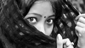 মুখের গড়ন অনুযায়ী যে ধরনের টিপ পরবেন