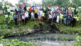 ৬৫ বছরের পুরোনো গবা খালে পরিচ্ছন্নতা অভিযান শুরু