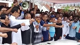 বঙ্গবন্ধুর সমাধিতে দাঁড়িয়ে শেখ হাসিনাকে দেশে ফিরিয়ে আনার শপথ