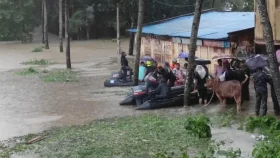 বন্যাদুর্গতদের কাছে সাহায্য পৌঁছে দেওয়ার কিছু উপায়