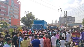আবারও শ্রমিকদের ঢাকা-ময়মনসিংহ মহাসড়ক অবরোধ