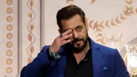 রবীন্দ্রনাথকে অবমাননার অভিযোগে আইনি নোটিশ, জবাবে যা বললেন সালমান খান