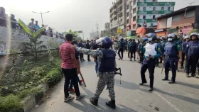 মোল্লা কলেজে বিক্ষুব্ধ শিক্ষার্থীদের হামলা-ভাঙচুর
