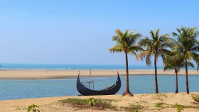 ঘুরে আসুন কক্সবাজারের পাথুরে সৈকত থেকে
