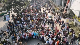 ভারতীয় দূতাবাস অভিমুখে পদযাত্রা আটকান হলো রামপুরা ব্রিজে