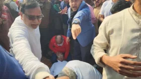 স্মৃতিসৌধে অসুস্থ হয়ে মাটিতে লুটিয়ে পড়লেন মির্জা ফখরুল