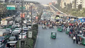 বনানীতে শিক্ষার্থীদের সড়ক অবরোধ