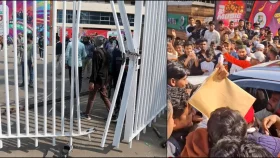 বিপিএলের টিকিট না পেয়ে মিরাজের গাড়ি আটকে দিলেন দর্শকরা