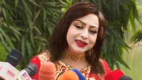 গুরুতর অসুস্থ হয়ে হাসপাতালে অঞ্জনা