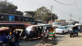 আটকে গেছে ঢাকা-নারায়ণগঞ্জ সড়কের উন্নয়ন কাজ, জনভোগান্তি চরমে