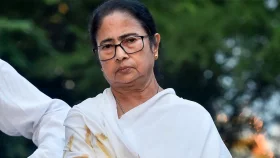 বাংলাদেশে মোটা লাঠি দিয়ে পেটানো হয়েছে ভারতীয় জেলেদের, অভিযোগ মমতার