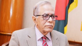সাবেক রাষ্ট্রপতি আবদুল হামিদের দেশ ছাড়ার গুঞ্জন