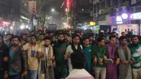 এবার তাঁতিবাজার মোড় অবরোধ করে ৭ কলেজ শিক্ষার্থীদের বিক্ষোভ