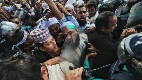 শাহবাগে মাদ্রাসা শিক্ষকদের সমাবেশে পুলিশের লাঠিপেটা, জলকামান