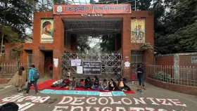 আমরণ অনশনে তিতুমীর কলেজের শিক্ষার্থীরা